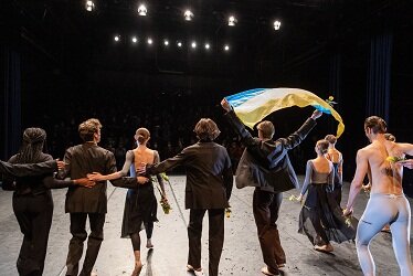 Фото Hamburg Ballet / Kampnagel (c) "For the Air that we Breathe": проєкт Гамбургського балету за участю артистів Національної опери України