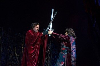 Розкішнішна музика, карколомний сюжет: "Трубадур" на сцені Національної опери України Розкішнішна музика, карколомний сюжет: "Трубадур" на сцені Національної опери України